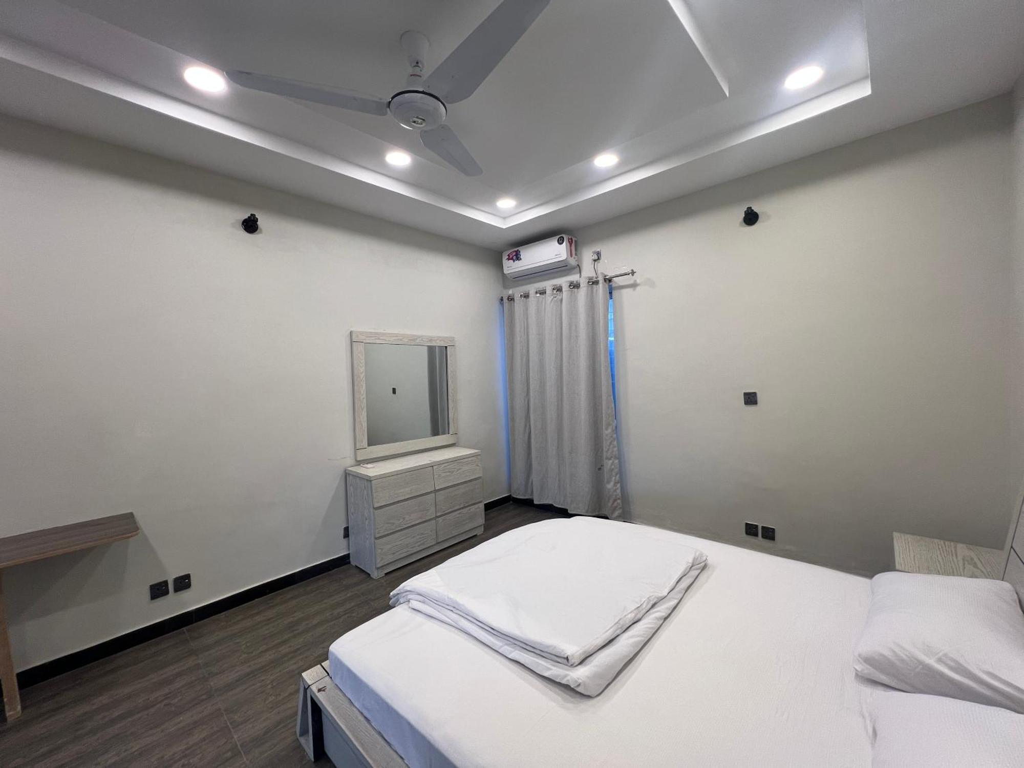 Deluxe King Room In Silverscape Residence Rawalpindi Bagian luar foto