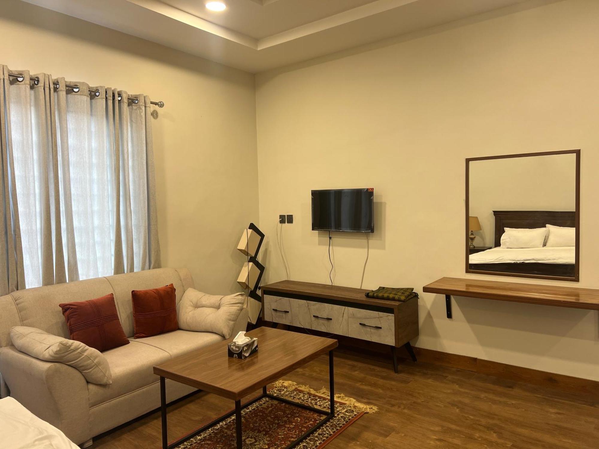 Deluxe King Room In Silverscape Residence Rawalpindi Bagian luar foto