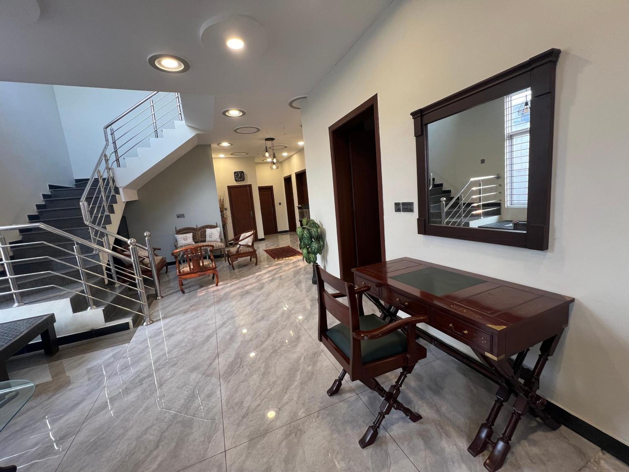 Deluxe King Room In Silverscape Residence Rawalpindi Bagian luar foto