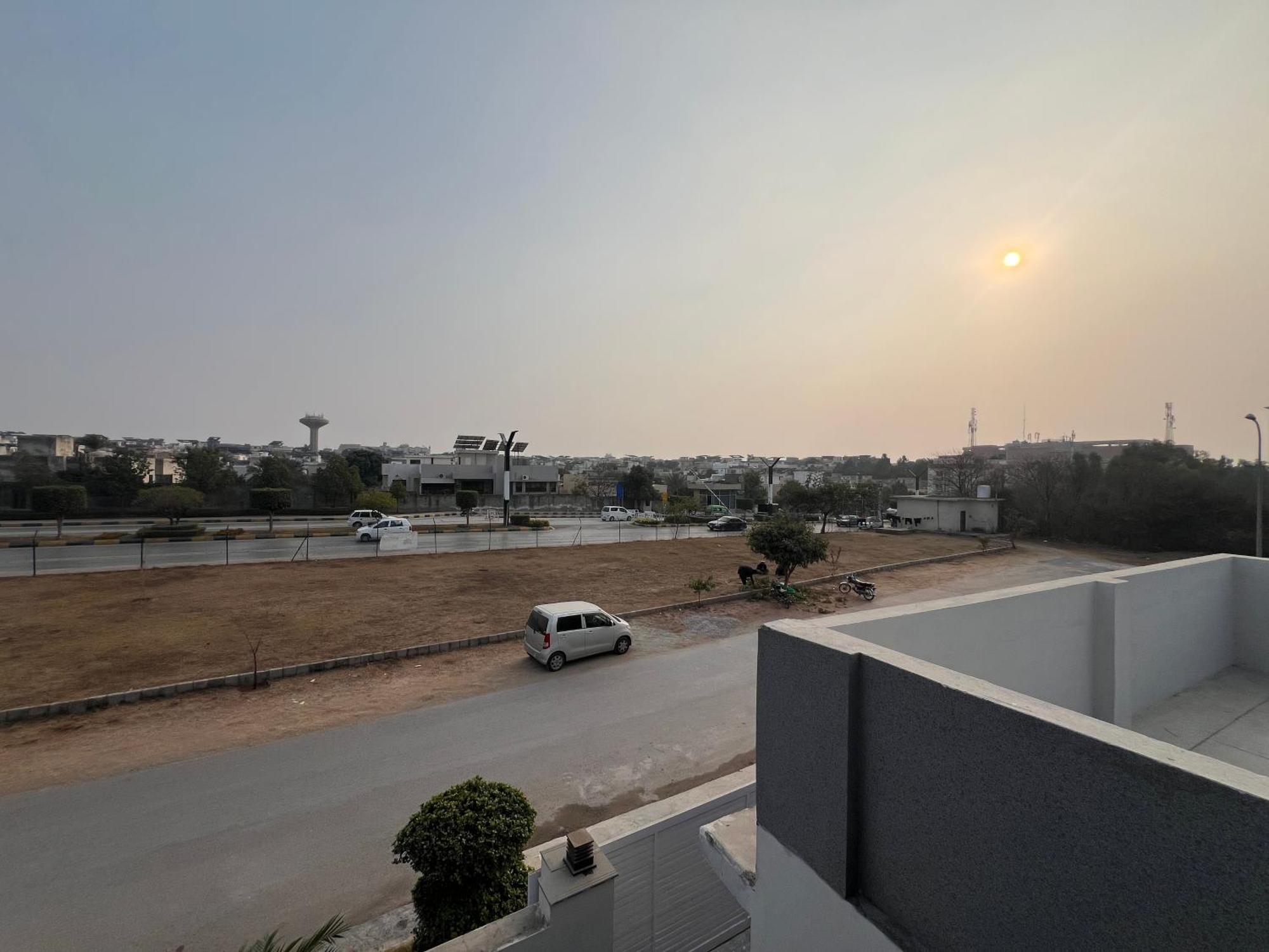 Deluxe King Room In Silverscape Residence Rawalpindi Bagian luar foto