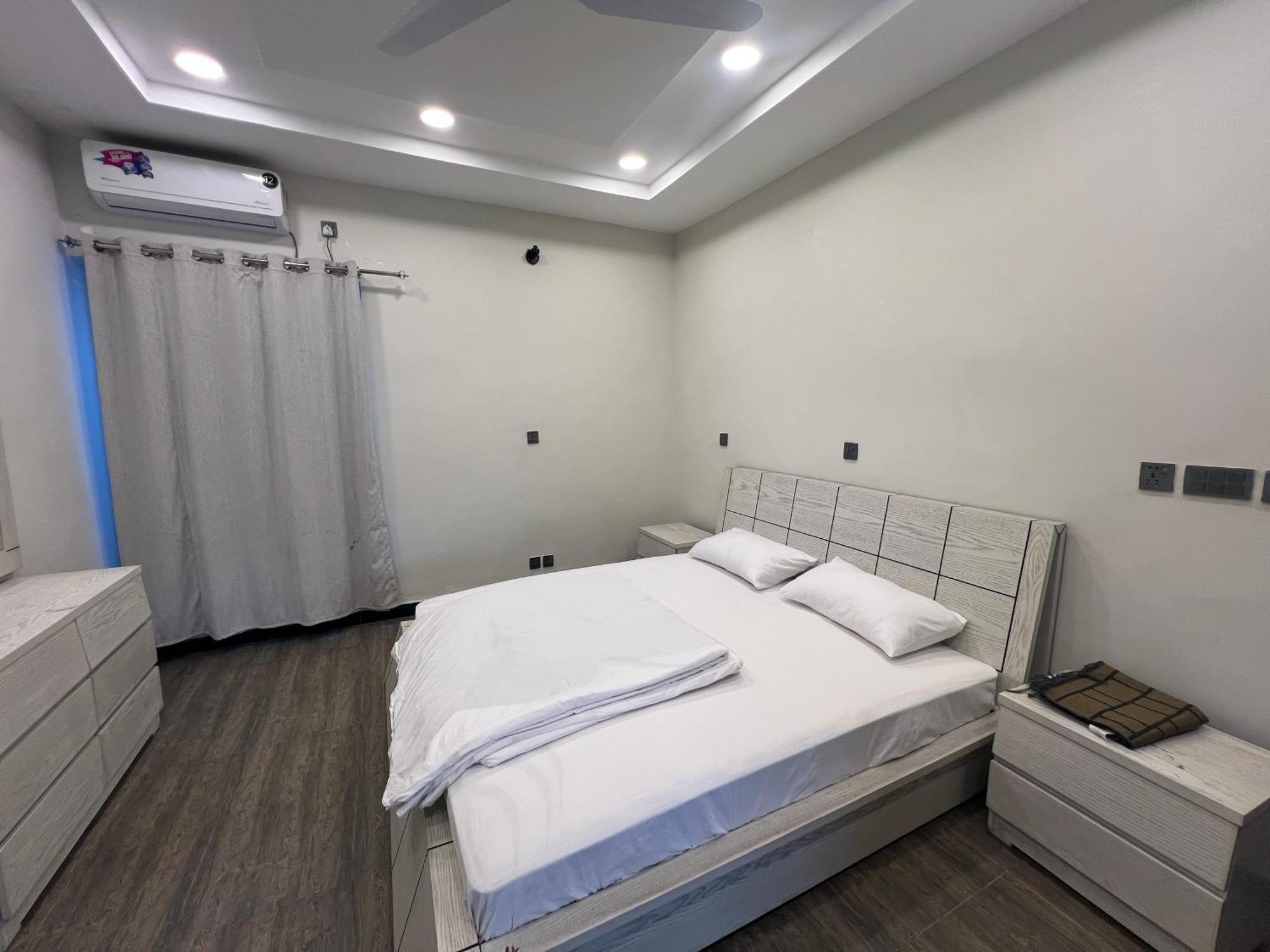 Deluxe King Room In Silverscape Residence Rawalpindi Bagian luar foto