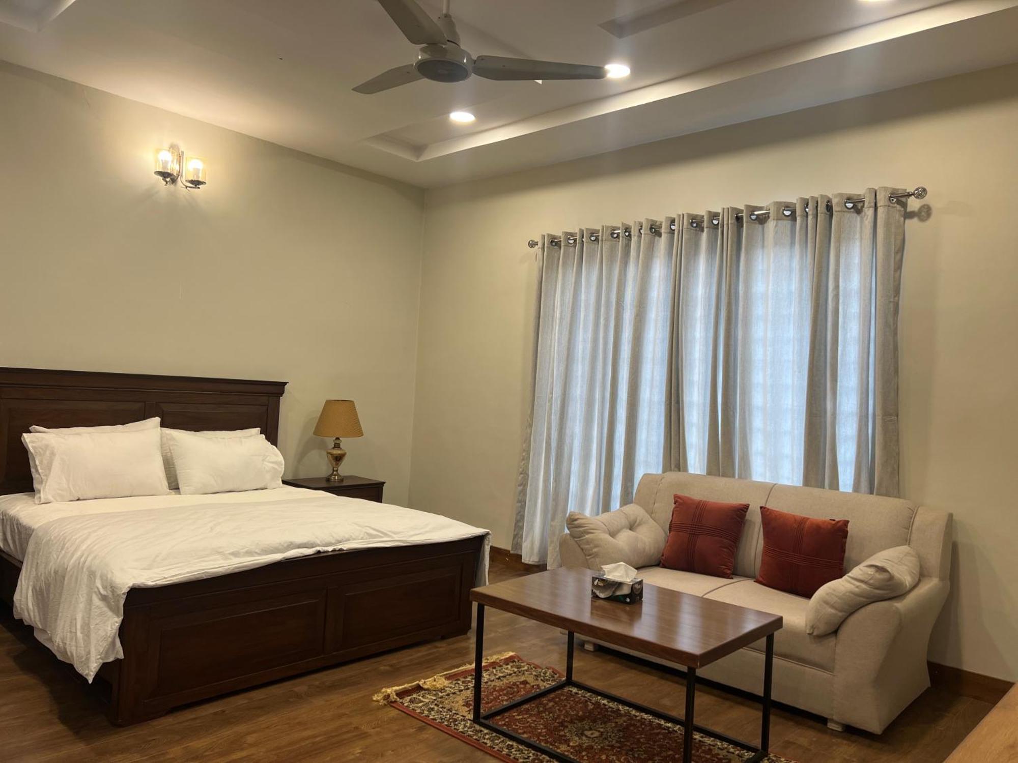 Deluxe King Room In Silverscape Residence Rawalpindi Bagian luar foto