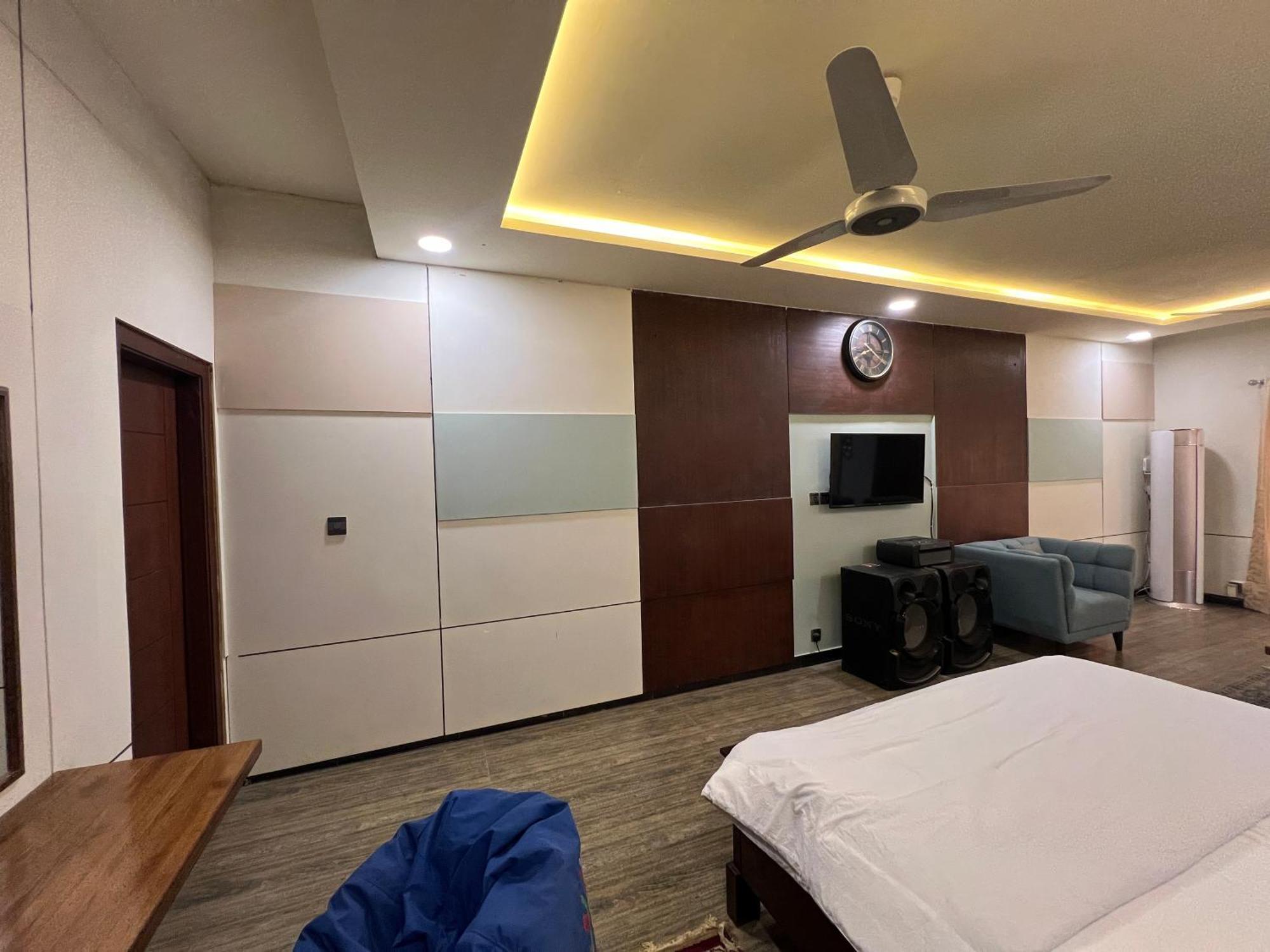 Deluxe King Room In Silverscape Residence Rawalpindi Bagian luar foto