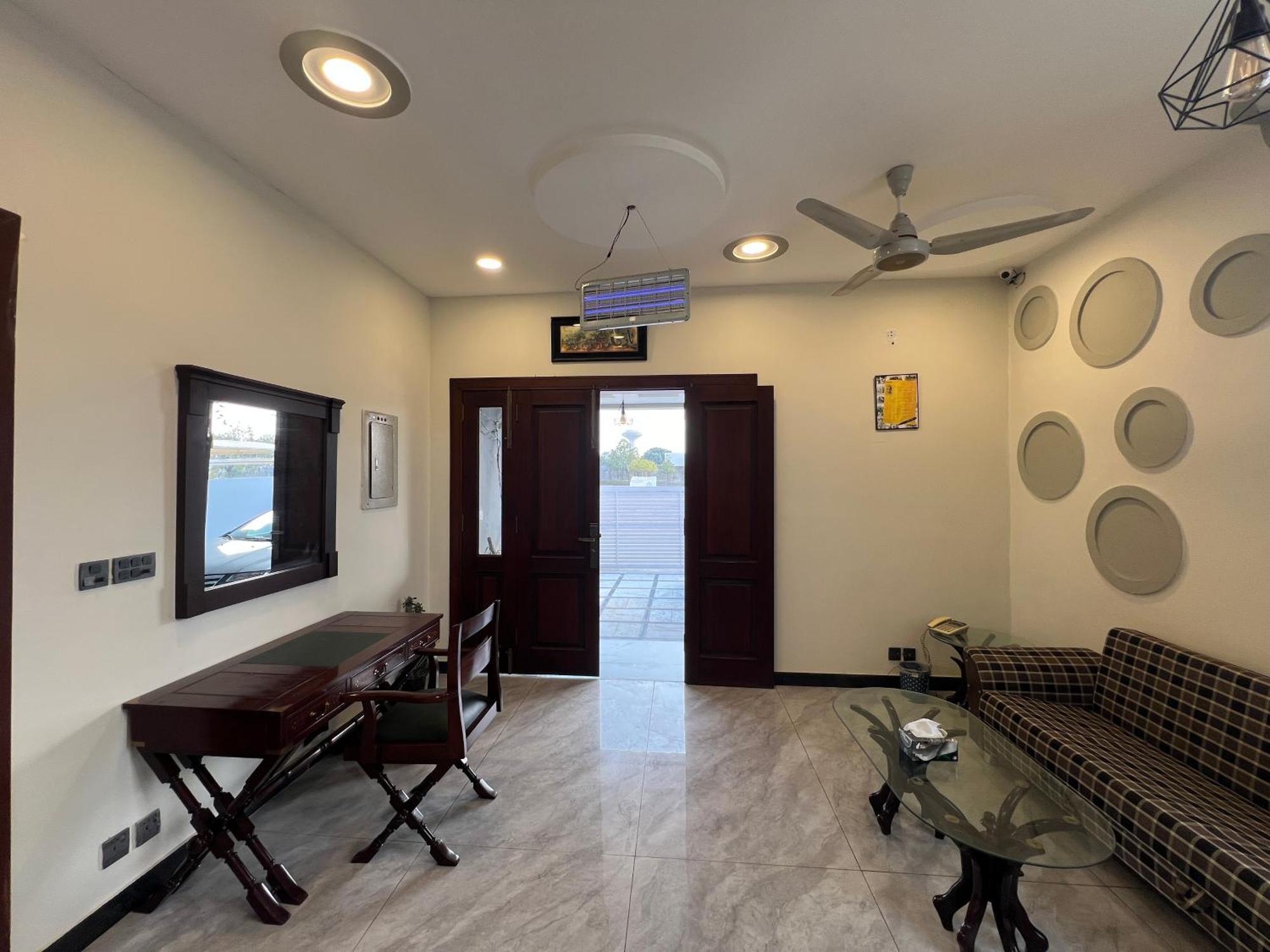 Deluxe King Room In Silverscape Residence Rawalpindi Bagian luar foto