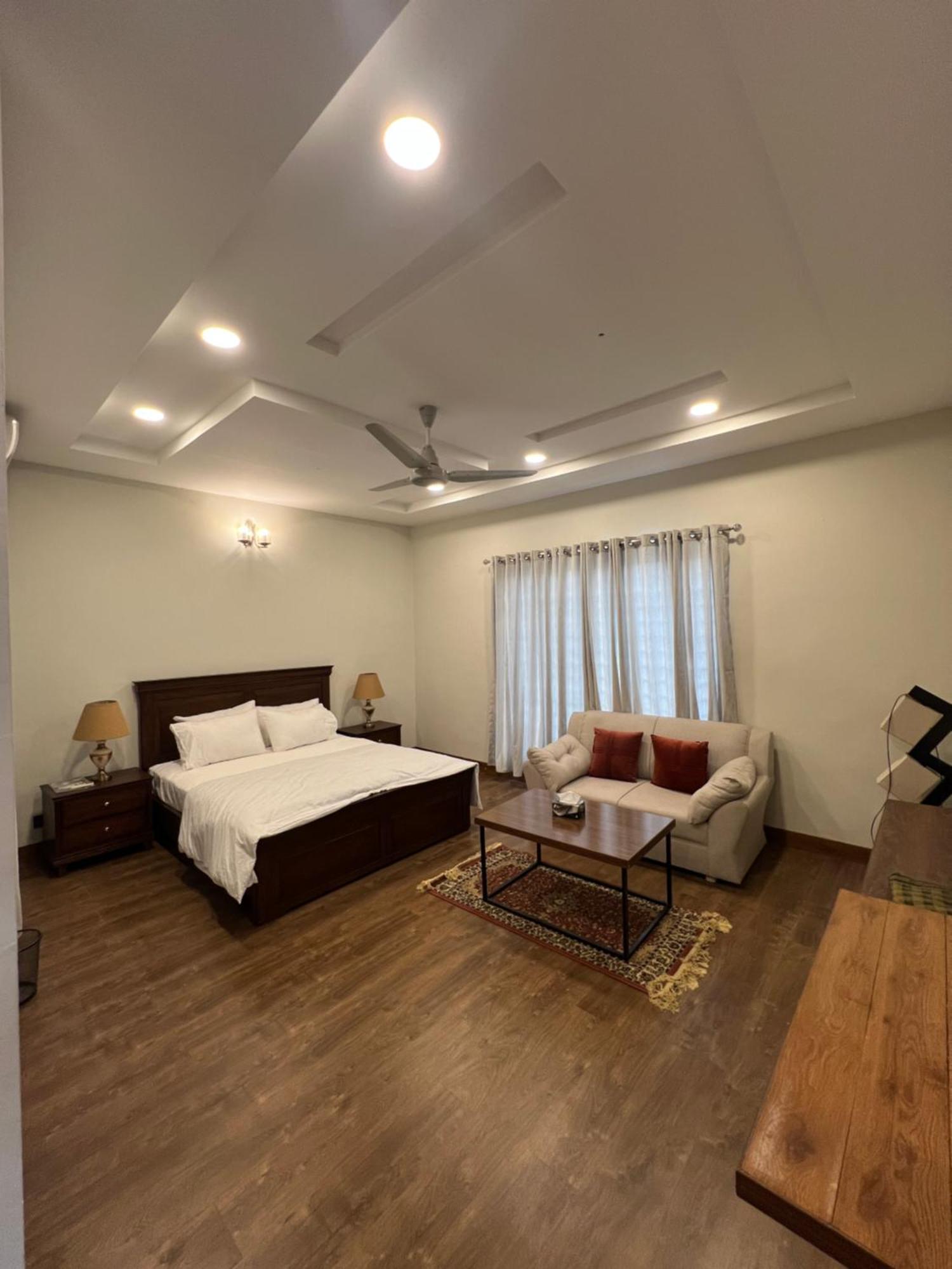 Deluxe King Room In Silverscape Residence Rawalpindi Bagian luar foto