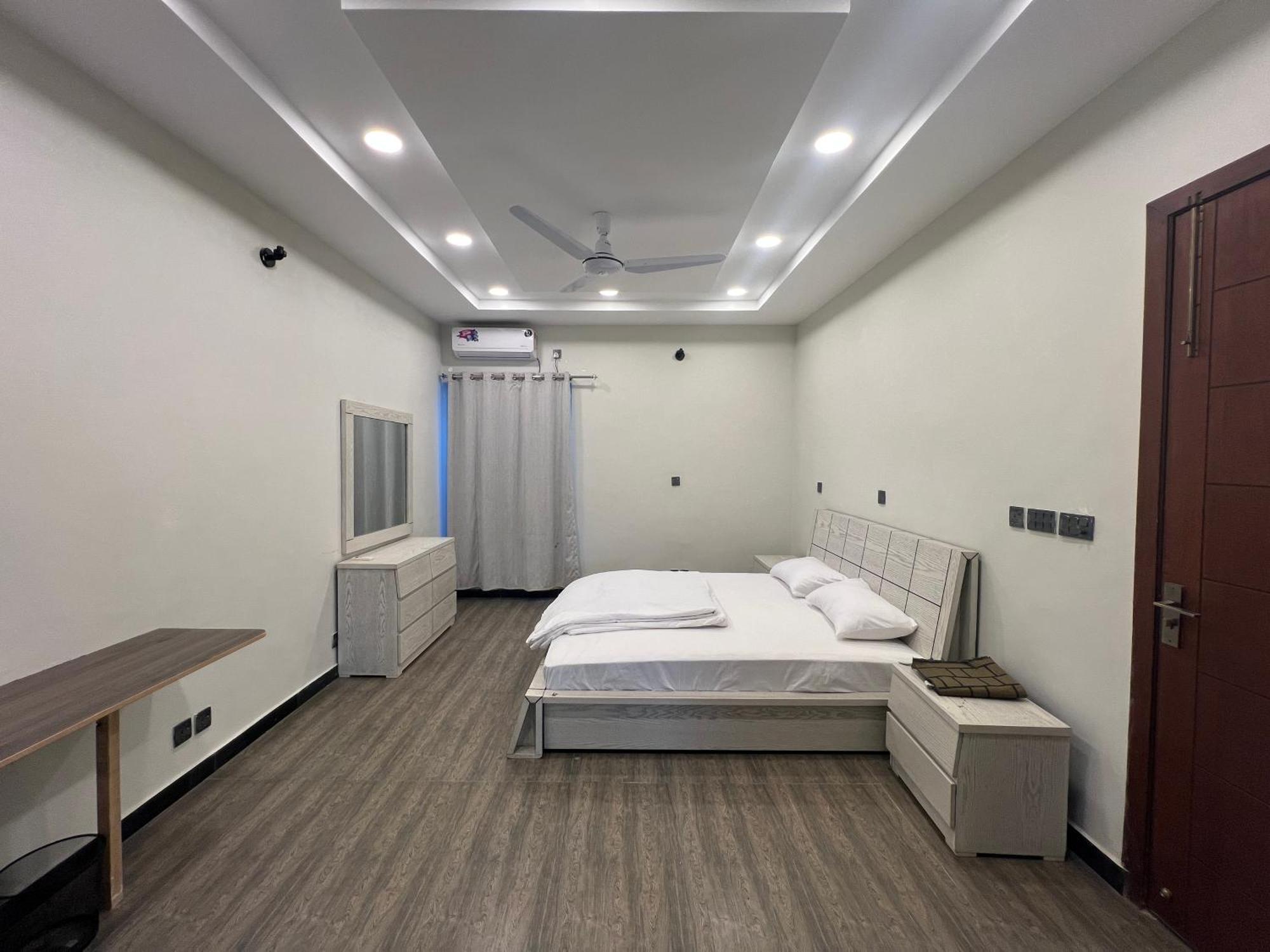 Deluxe King Room In Silverscape Residence Rawalpindi Bagian luar foto